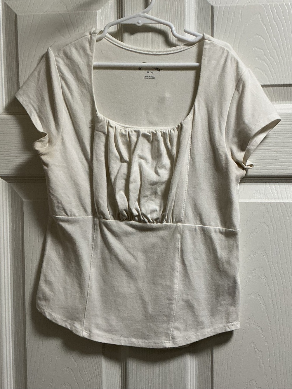 art class white Scoop Neck Short Sleeve Top with Gathered Front